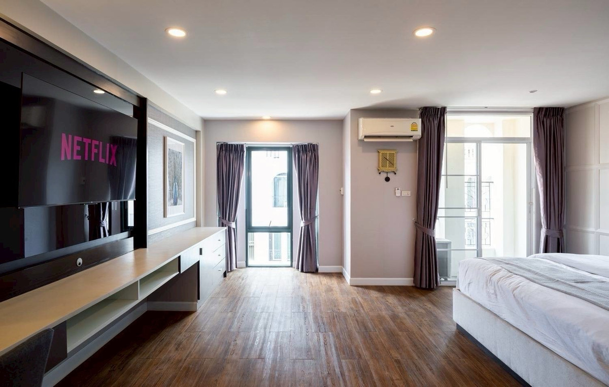 ขายทาวน์โฮมเยาวราช บางลำพู : ทาวน์เฮ้าส์ใกล้เยาวราช 4 ชั้น พร้อมดาดฟ้า แต่งเต็ม เฟอร์ครบ เข้าอยู่ได้เลย