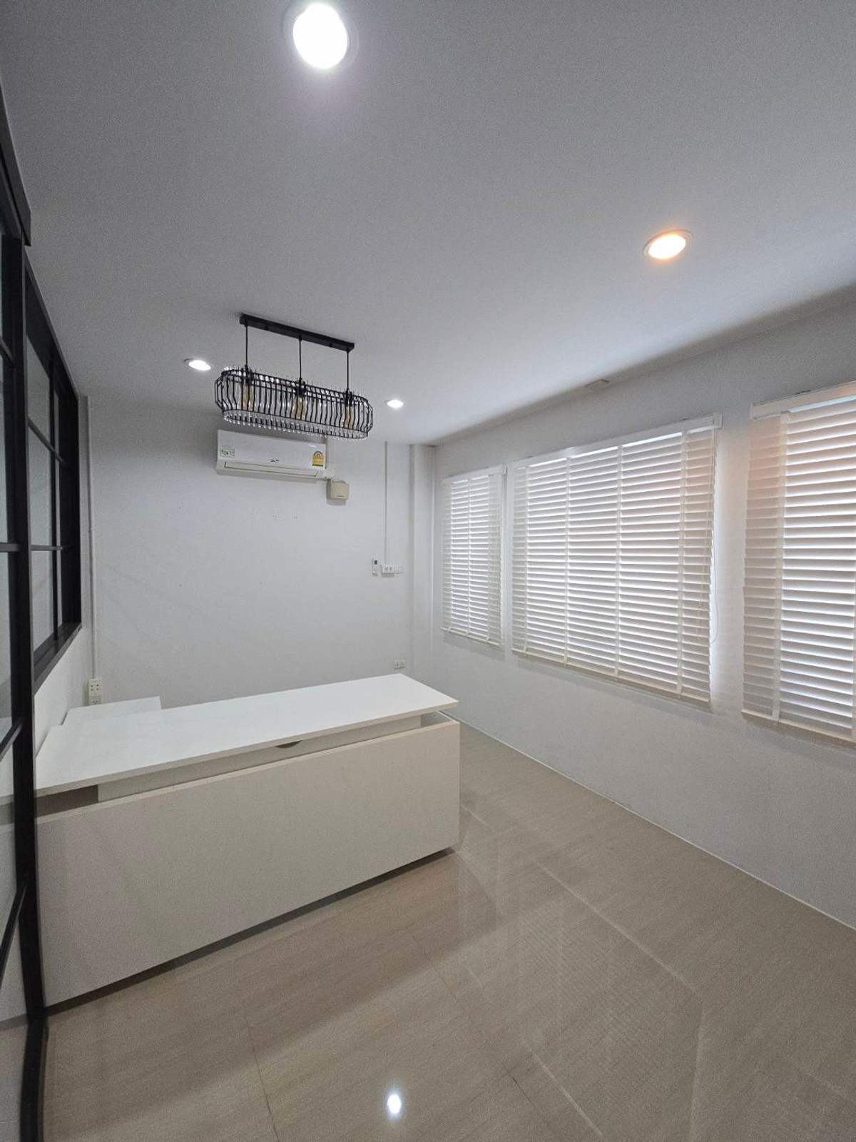 ให้เช่าอาคารพาณิชย์นวมินทร์ รามอินทรา : ให้เช่า  โฮมออฟฟิศ 4 ชั้น ถนนรามอินทรา109(พระยาสุเรนทร์)