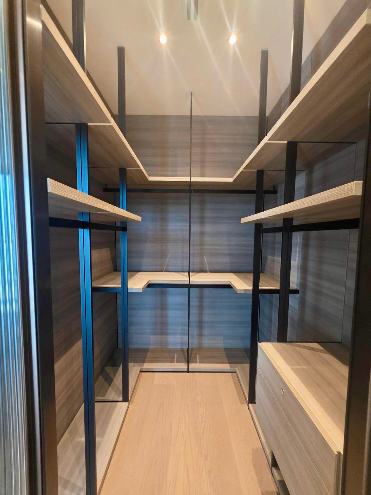 ขายคอนโดวิทยุ ชิดลม หลังสวน : Scope Langsuan: 2bed 2.5bath 154.59sqm. 92,500,000 Am: 0656199198