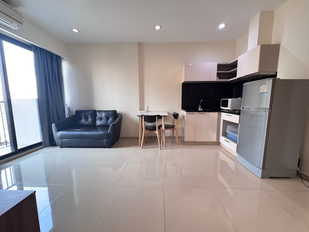 For RentCondoWongwianyai, Charoennakor : Fuse Sathorn Taksin Condo next to BTS Wongwian Yai, 1 bedroom, available for rent, 13,000/month.