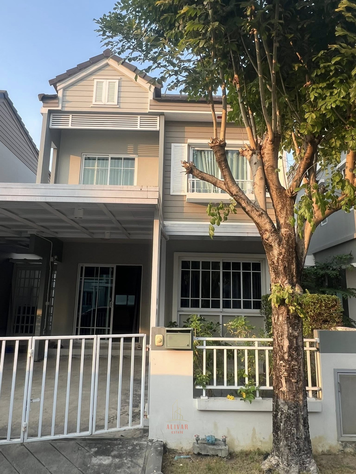 ให้เช่าทาวน์โฮมสมุทรปราการ สำโรง : RH024126 ให้เช่า ทาวน์โฮม 2 ชั้น สไตล์บ้านเดี่ยว at The Village Bangna Km.10 ใกล้ mega Bangna 