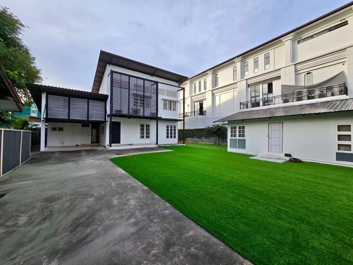 ให้เช่าบ้านนวมินทร์ รามอินทรา : 🏡บ้านเดี่ยวรามอินทรา 42ให้เช่า มีสนามกว้าง💚 400sq.m.4นอน4น้ำ150 ตรว. ***ห่างจากสถานีรถไฟฟ้า 100 เมตร (รถไฟฟ้าสายสีชมพูสถานี รามอินทราก.ม.6) 🚝🚗
