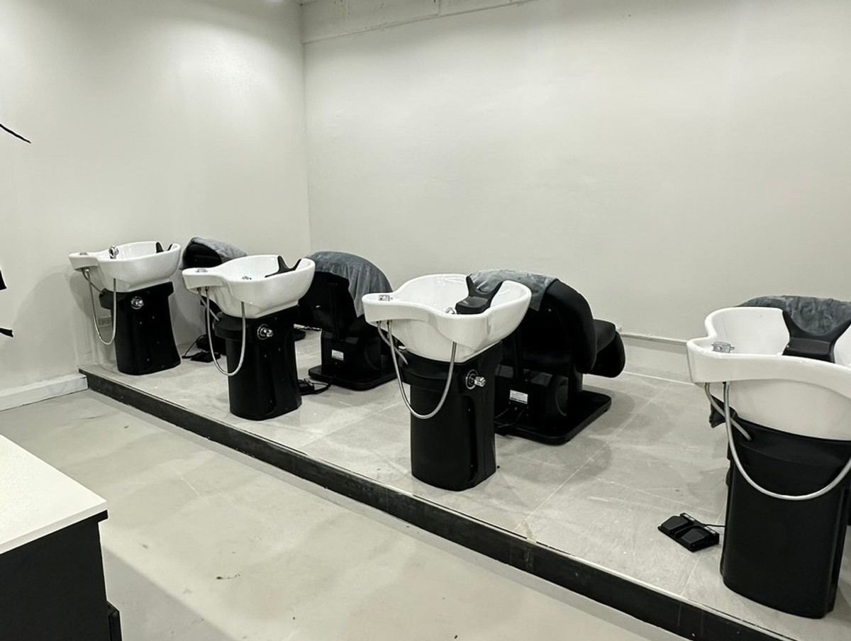 เซ้งร้านค้า/ตลาดนัดอ่อนนุช อุดมสุข : เซ้งร้านทำผม ขนาดใหญ่ ติด BTS พระโขนง ใกล้เกทเวย์ เอกมัย และทองหล่อ