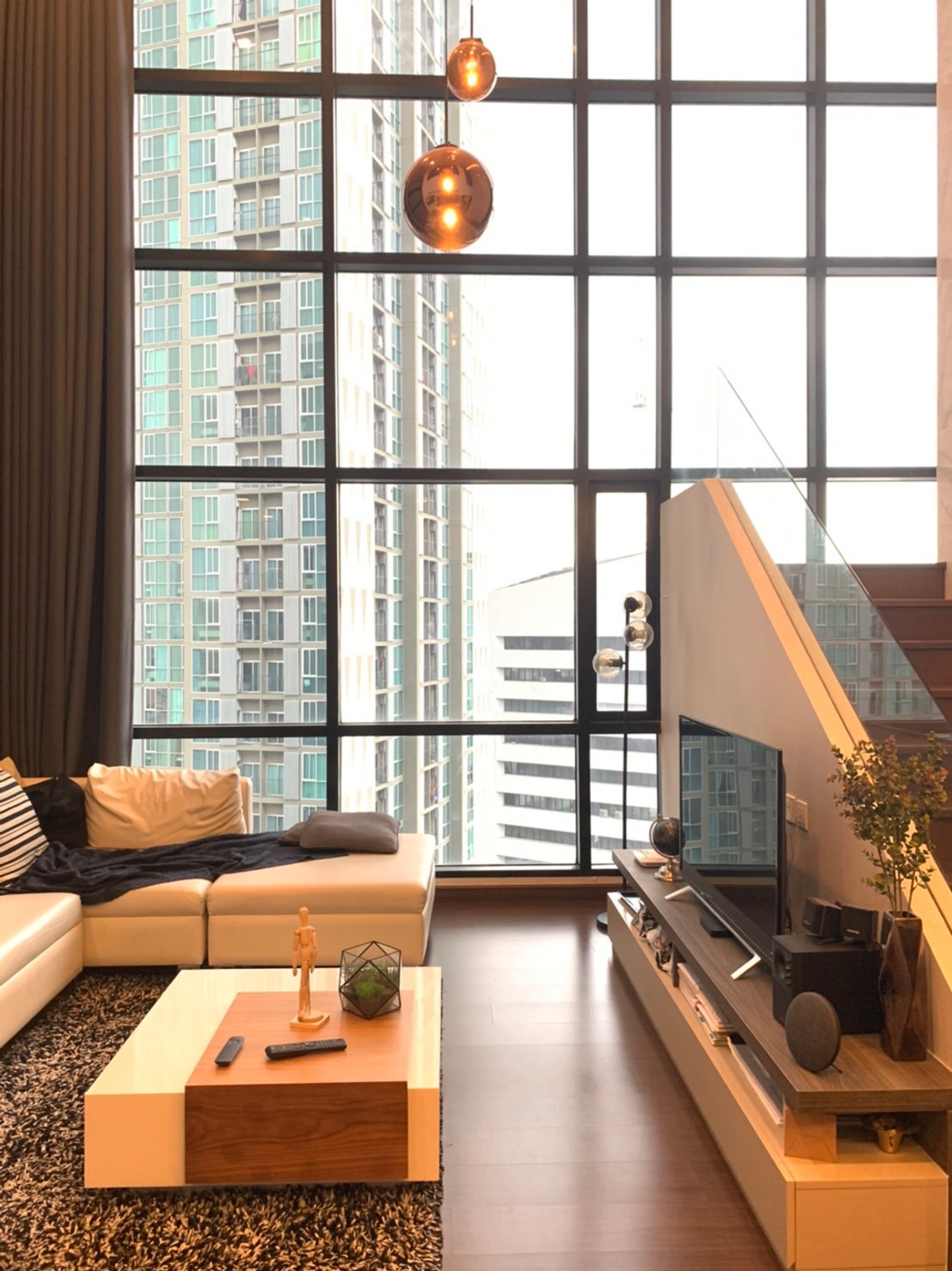 ให้เช่าคอนโดรัชดา ห้วยขวาง : 🌟BEST PRICE- IVY AMPIO just price 150,000 bath/month, type 3 Bed 3 Bath, Luxury Duplex Size 135.98 sq.m. High floor, high demand location and near MRT - By Loft 0842824246
