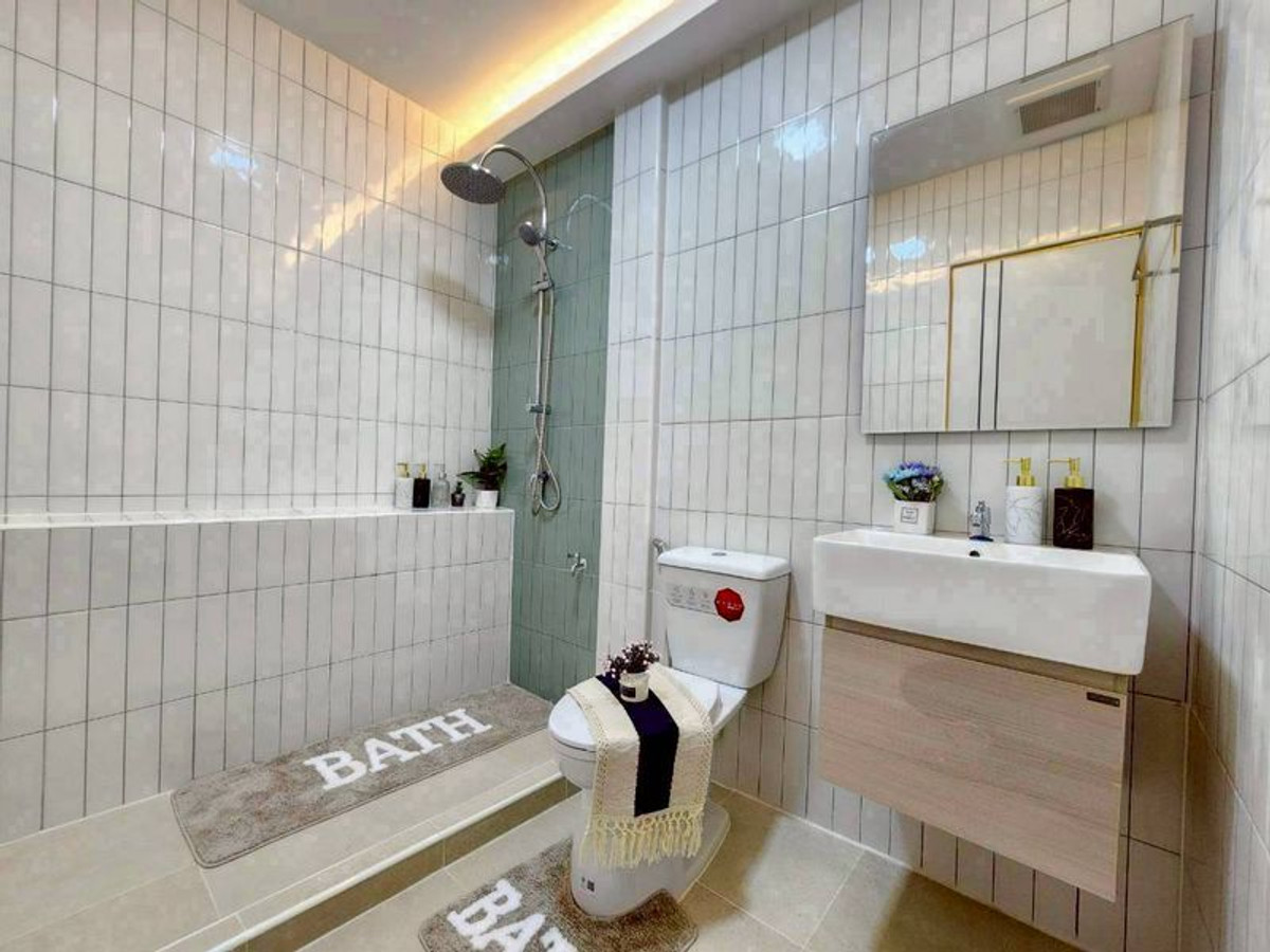 For SaleTownhomePathum Thani,Rangsit, Thammasat : 2-story townhouse for sale, Fah Rangsit Village, Rangsit Khlong 4, area 16 square meters, 2 bedrooms, Rangsit Nakhon Nayok Road, Bueng Yitho Subdistrict, Thanyaburi District, Pathum Thani.