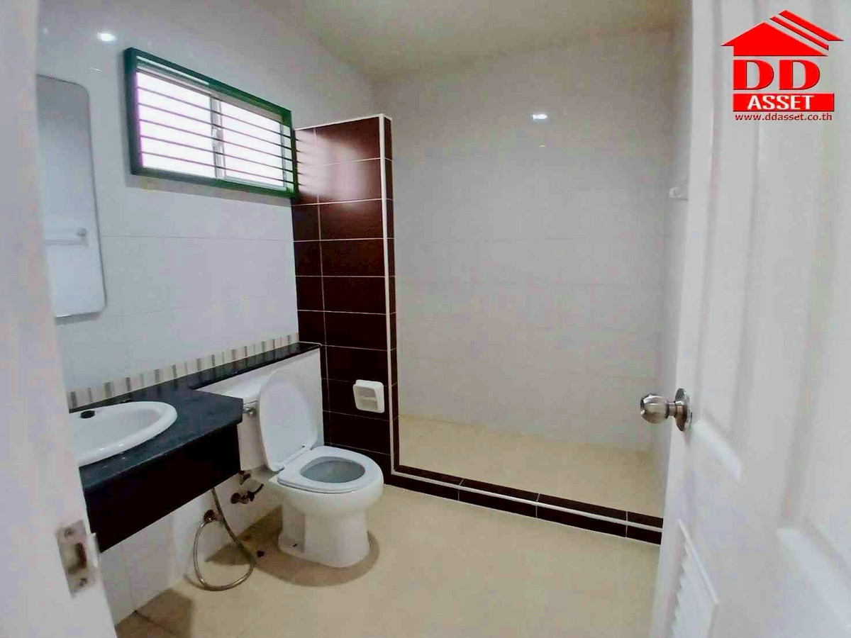 For RentHouseMin Buri, Romklao : For rent, Passorn Village 13 Soi Suwinthawong 86 Code: H8282