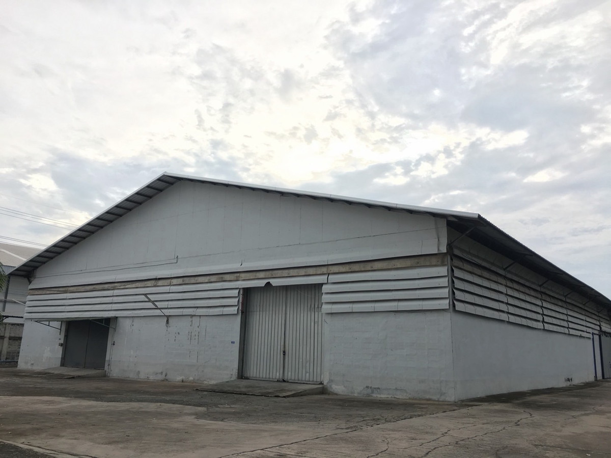 For RentWarehouseSriracha Laem Chabang Ban Bueng : ‼️Announcement for warehouse rental, area size 100-1,250 sq m.** Ban Bueng-Chonburi‼️ There are 3 zones to choose from, A-B-C, according to usage needs. Ready to use condition and has a good security system Suitable for storing products or used as a produ