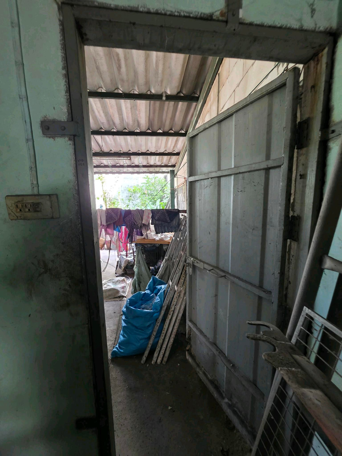 For SaleShop HouseRathburana, Suksawat : 🏢 Commercial building, 4.5 floors, 22 sq m, next to Pracha Uthit Road 72, opposite 7-11, Manthana University, good location, suitable for doing business or trading 📞099-415-2664, 080-369-6366