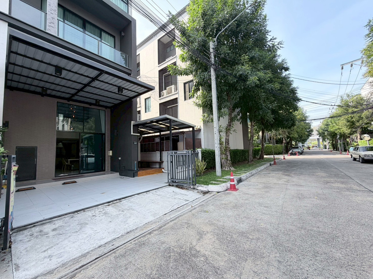 ขายทาวน์โฮมเกษตรศาสตร์ รัชโยธิน : ใหม่มาก..ขายด่วน…ต่ำกว่าทุน 6.5 ล้าน! บ้านกลางเมืองวิภาวดี 64 พร้อมอยู่!