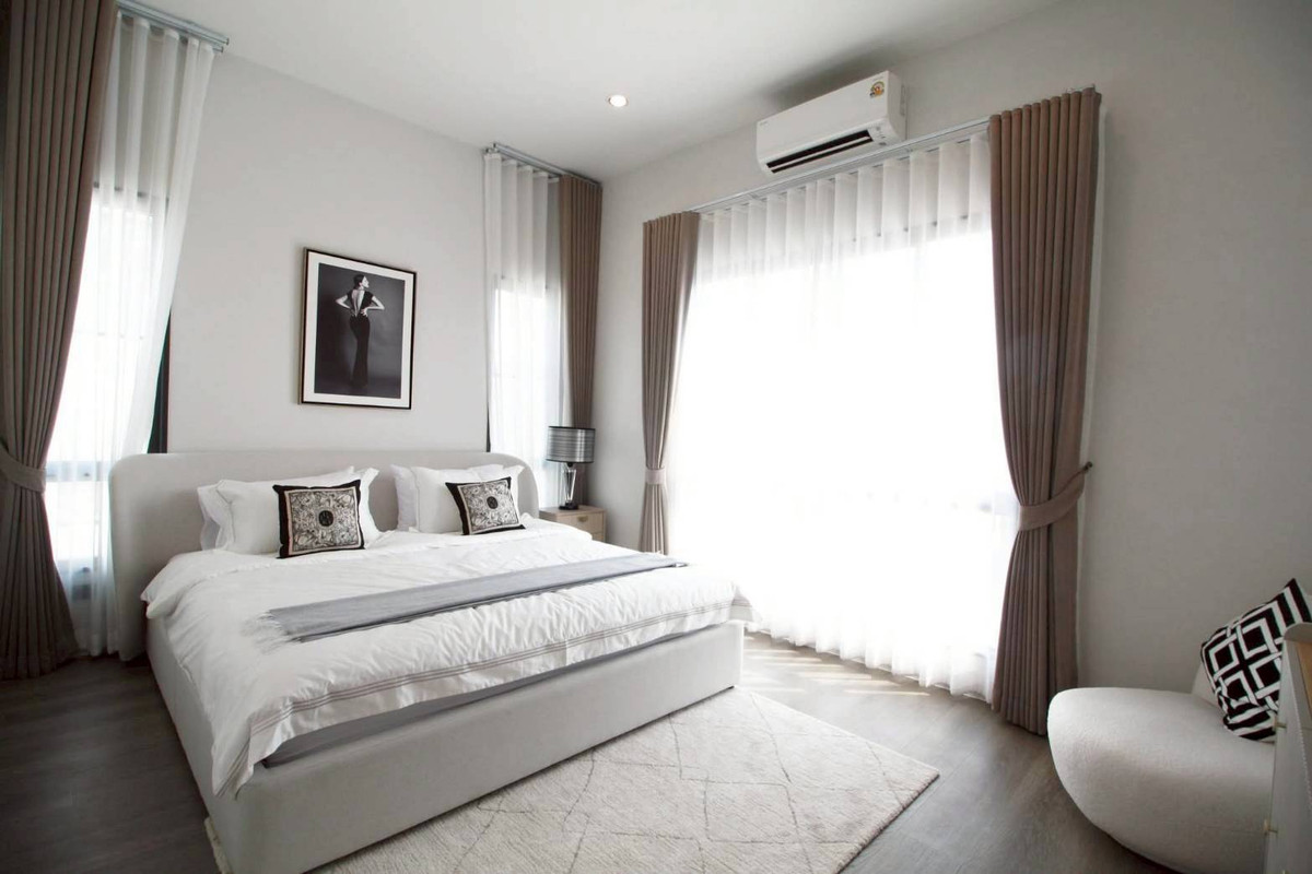 For RentHouseBangna, Bearing, Lasalle : For Rent Setthasiri Bangna KM.10 Corner Plot with Clubhouse View Near Mega Bangna Please call: 062-496-6454