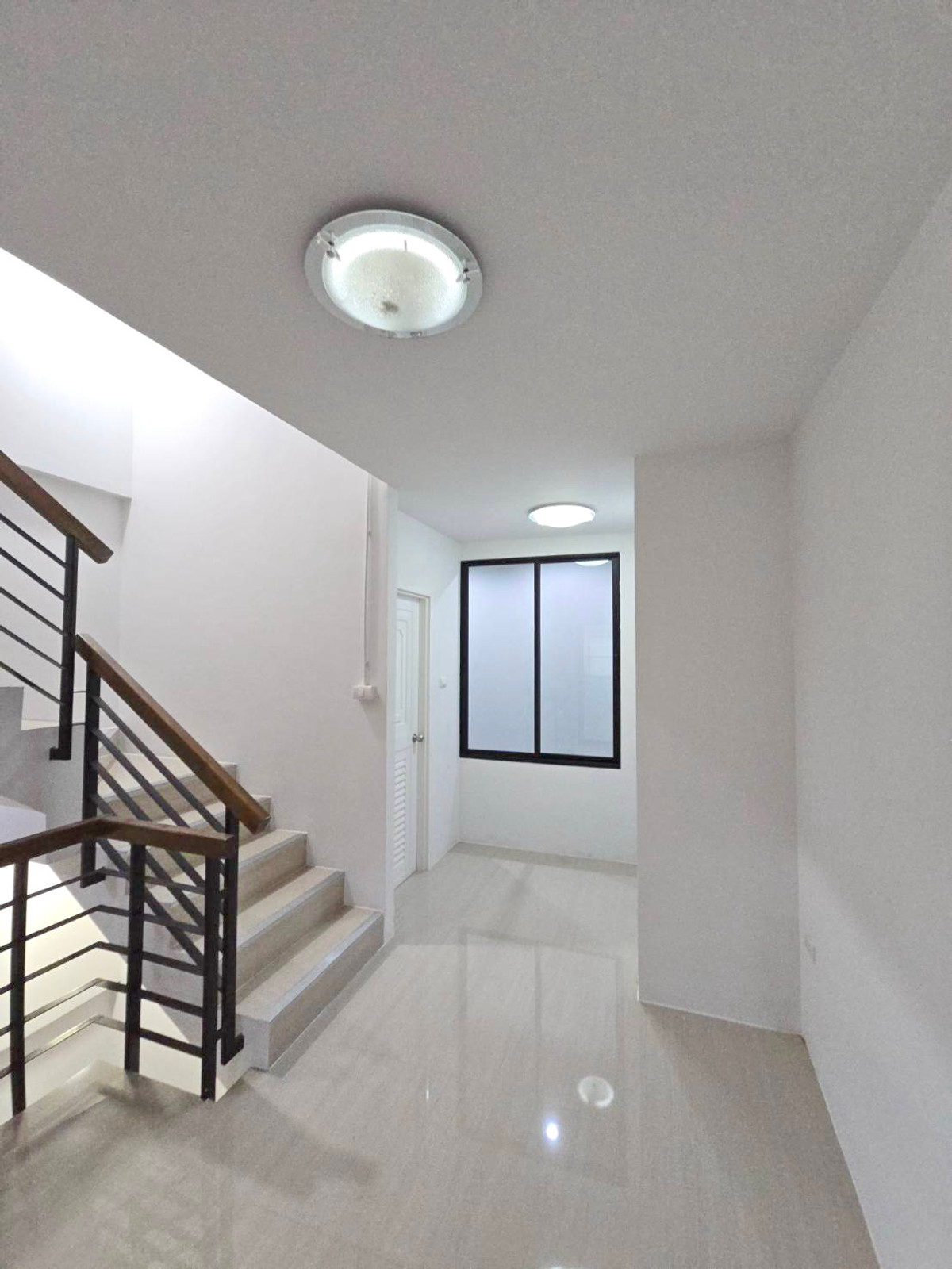 ให้เช่าอาคารพาณิชย์นวมินทร์ รามอินทรา : ให้เช่า  โฮมออฟฟิศ 4 ชั้น ถนนรามอินทรา109(พระยาสุเรนทร์)