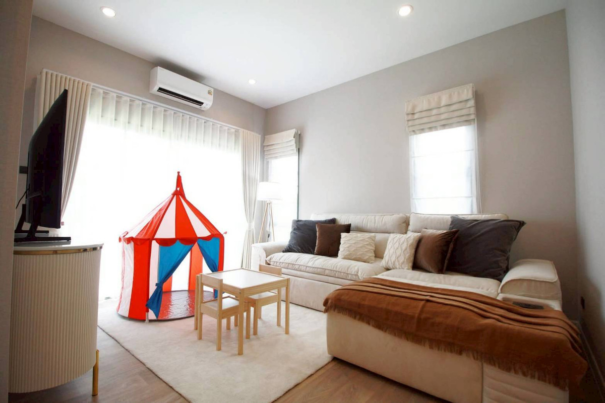 For RentHouseBangna, Bearing, Lasalle : For Rent Setthasiri Bangna KM.10 Corner Plot with Clubhouse View Near Mega Bangna Please call: 062-496-6454