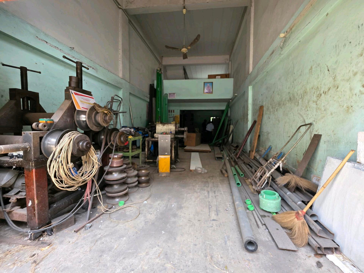 For SaleShop HouseRathburana, Suksawat : 🏢 Commercial building, 4.5 floors, 22 sq m, next to Pracha Uthit Road 72, opposite 7-11, Manthana University, good location, suitable for doing business or trading 📞099-415-2664, 080-369-6366