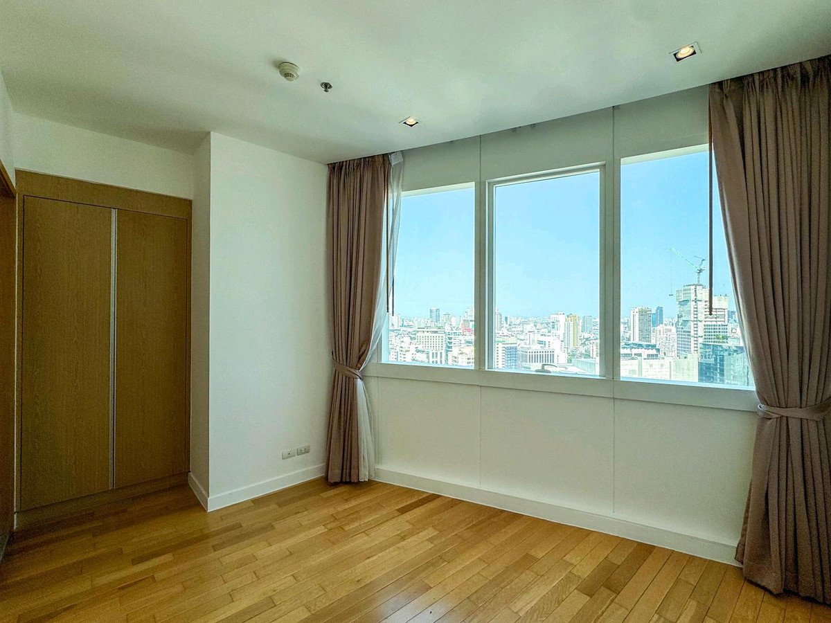 ขายคอนโดสุขุมวิท อโศก ทองหล่อ : ขายคอนโด 2 ห้องนอน มิลเลนเนี่ยม เรสซิเด้นซ์ สุขุมวิท 18 ราคาดีที่สุด ชั้นสูง วิวสวย