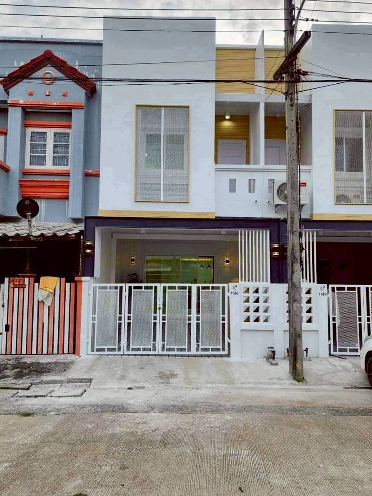 For SaleTownhomePathum Thani,Rangsit, Thammasat : 2-story townhouse for sale, Fah Rangsit Village, Rangsit Khlong 4, area 16 square meters, 2 bedrooms, Rangsit Nakhon Nayok Road, Bueng Yitho Subdistrict, Thanyaburi District, Pathum Thani.