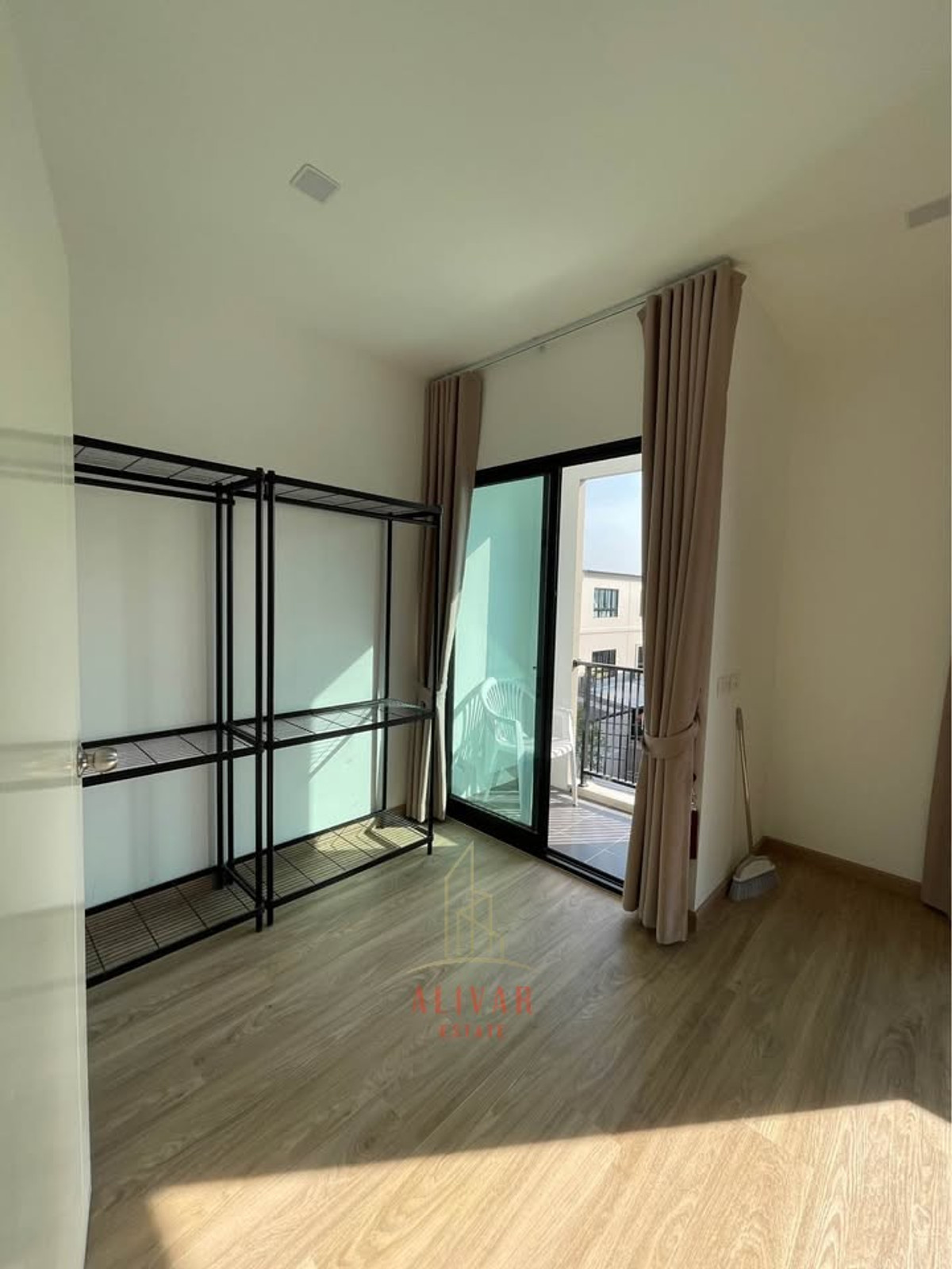 TownhomePattanakan, Srinakarin : RH024426 for sale/rent townhome fully furnished 3 floors at Patio Srinakarin Rama 9 (Krungthep Kreetha)