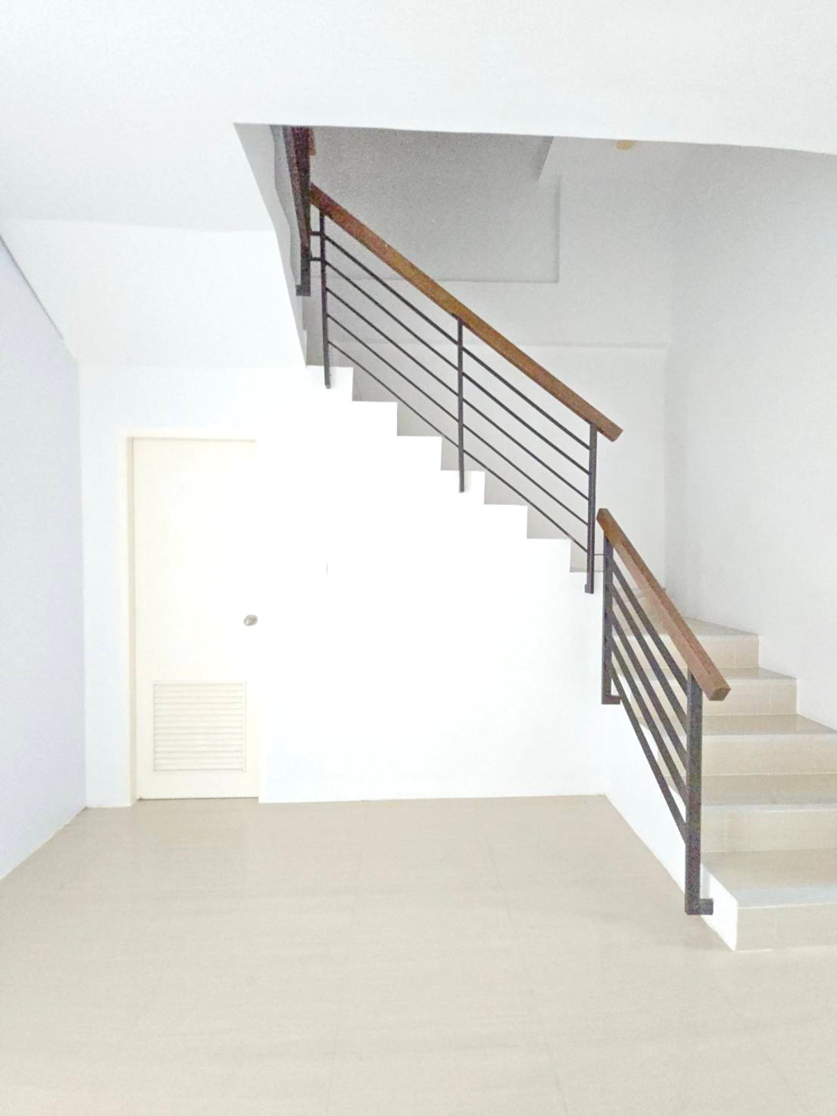 ให้เช่าอาคารพาณิชย์นวมินทร์ รามอินทรา : ให้เช่า  โฮมออฟฟิศ 4 ชั้น ถนนรามอินทรา109(พระยาสุเรนทร์)