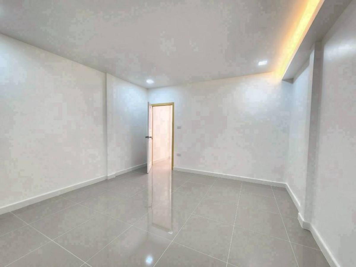 For SaleTownhomePathum Thani,Rangsit, Thammasat : 2-story townhouse for sale, Fah Rangsit Village, Rangsit Khlong 4, area 16 square meters, 2 bedrooms, Rangsit Nakhon Nayok Road, Bueng Yitho Subdistrict, Thanyaburi District, Pathum Thani.