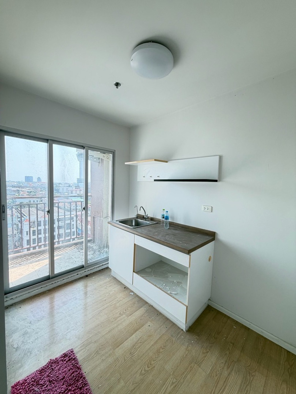 ขายคอนโดสมุทรปราการ สำโรง : ห้องติดบันไดหนีไฟ ไม่มีเสียงรบกวน ส่วนตัวเวอร์