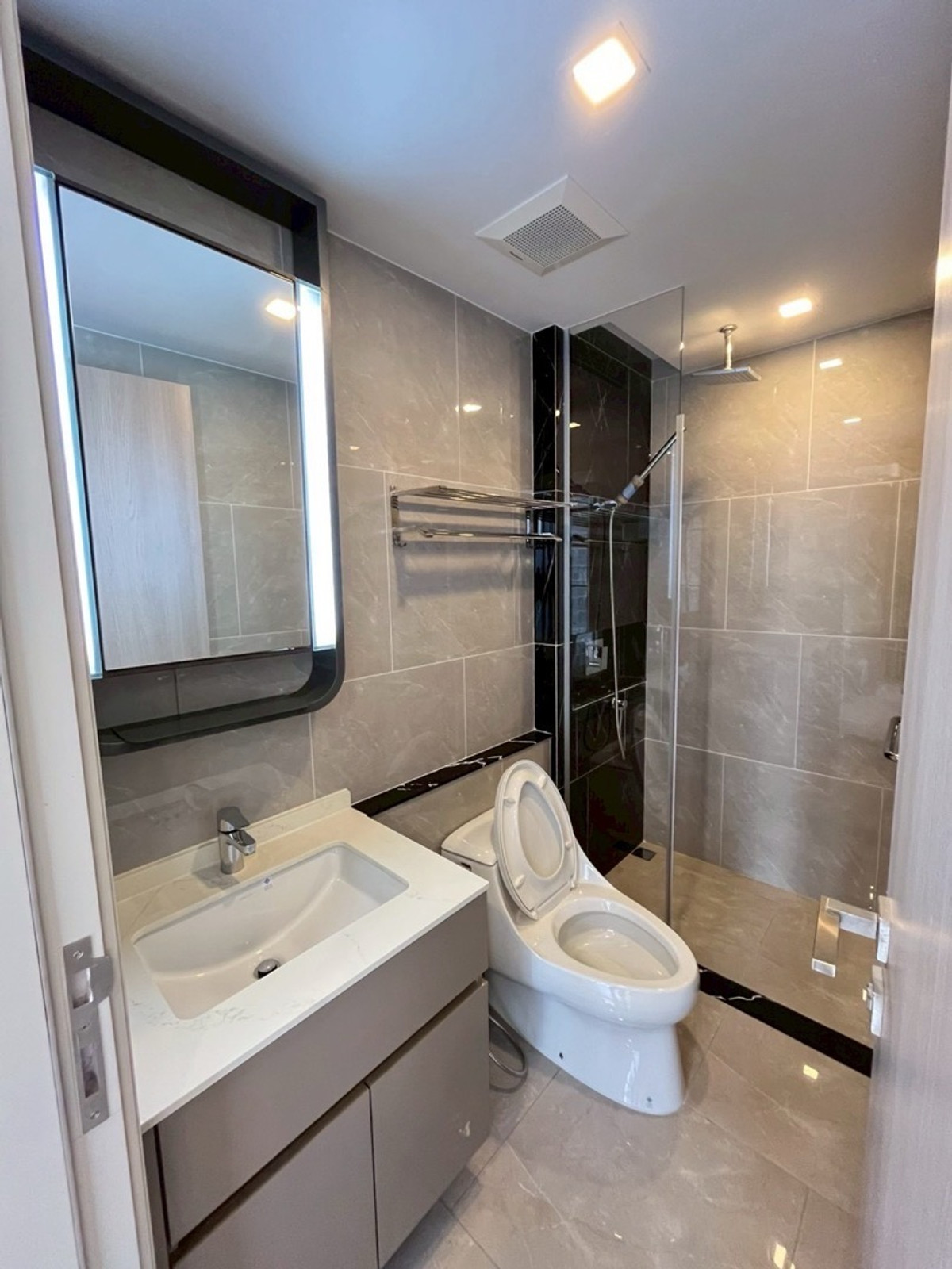 ให้เช่าคอนโดพระราม 9 เพชรบุรีตัดใหม่ RCA : ONE9FIVE -RAMA9 🔥FOR-RENT 
1BEDROOM  Simple Is The Best