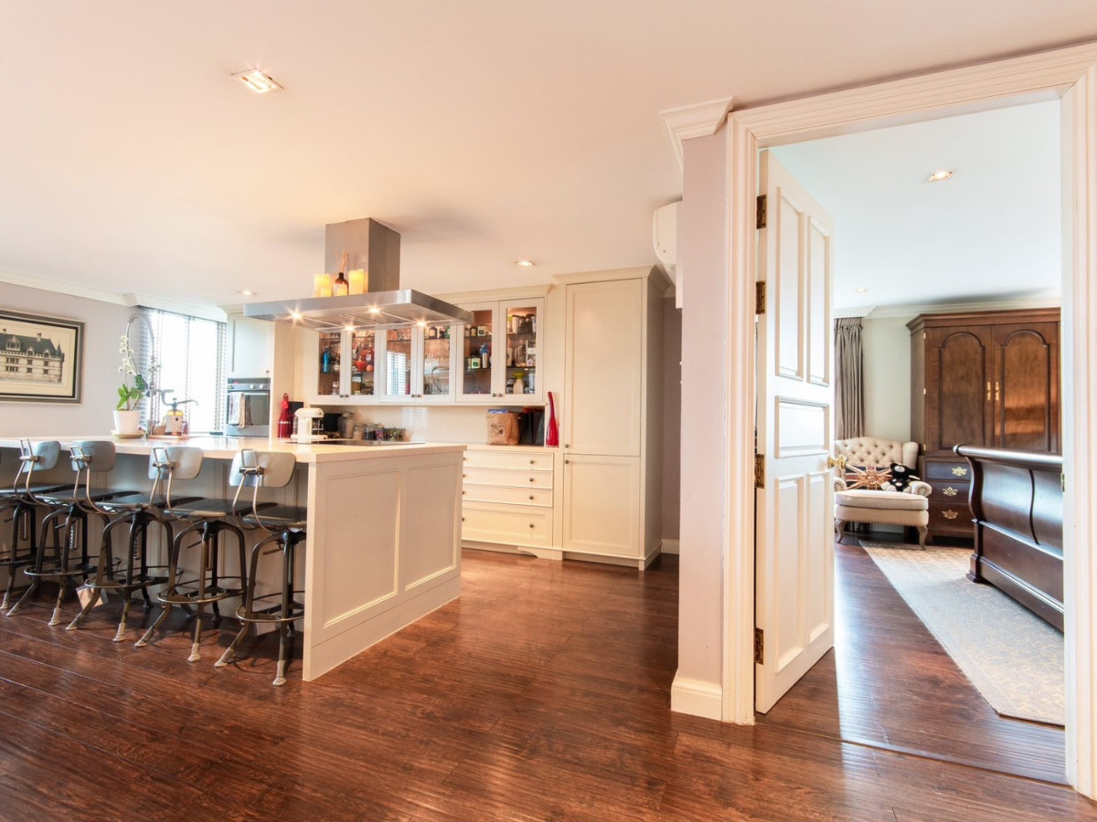 ขายคอนโดสะพานควาย จตุจักร : ขายคอนโด แบกซ์เตอร์ พหลโยธิน 14 ( Baxtor Paholyothin 14 ) ห้องมุม ชั้นบนสุด แต่งสวยด้วยวัสดุพรีเมี่ยม