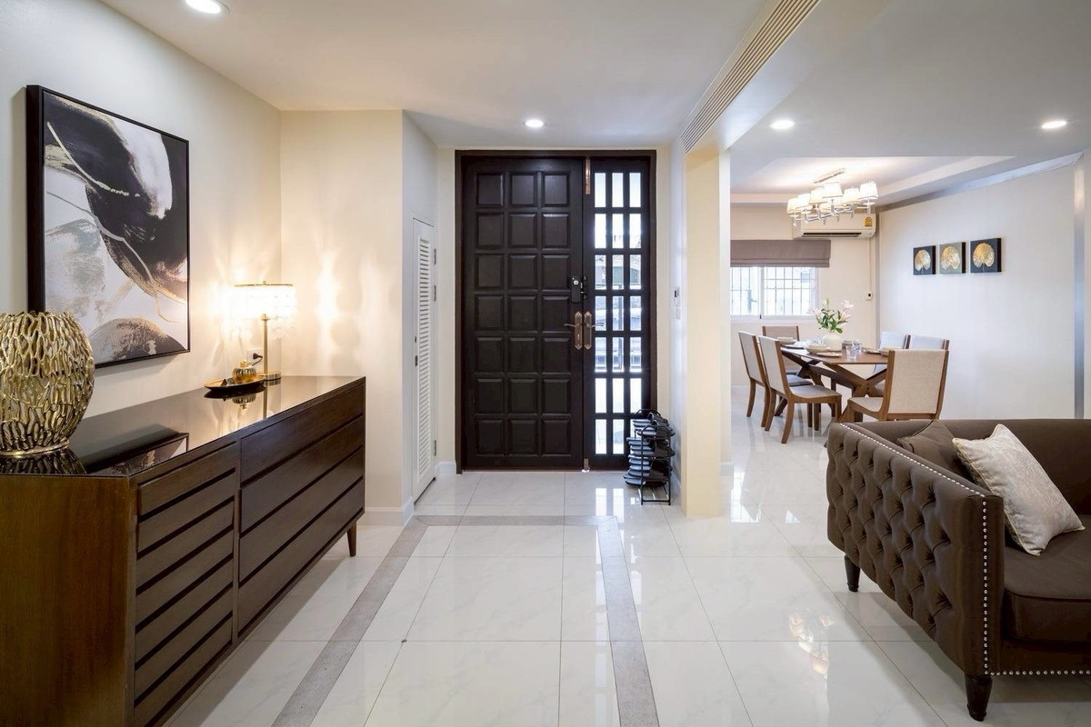 ขายทาวน์โฮมเยาวราช บางลำพู : ทาวน์เฮ้าส์ใกล้เยาวราช 4 ชั้น พร้อมดาดฟ้า แต่งเต็ม เฟอร์ครบ เข้าอยู่ได้เลย