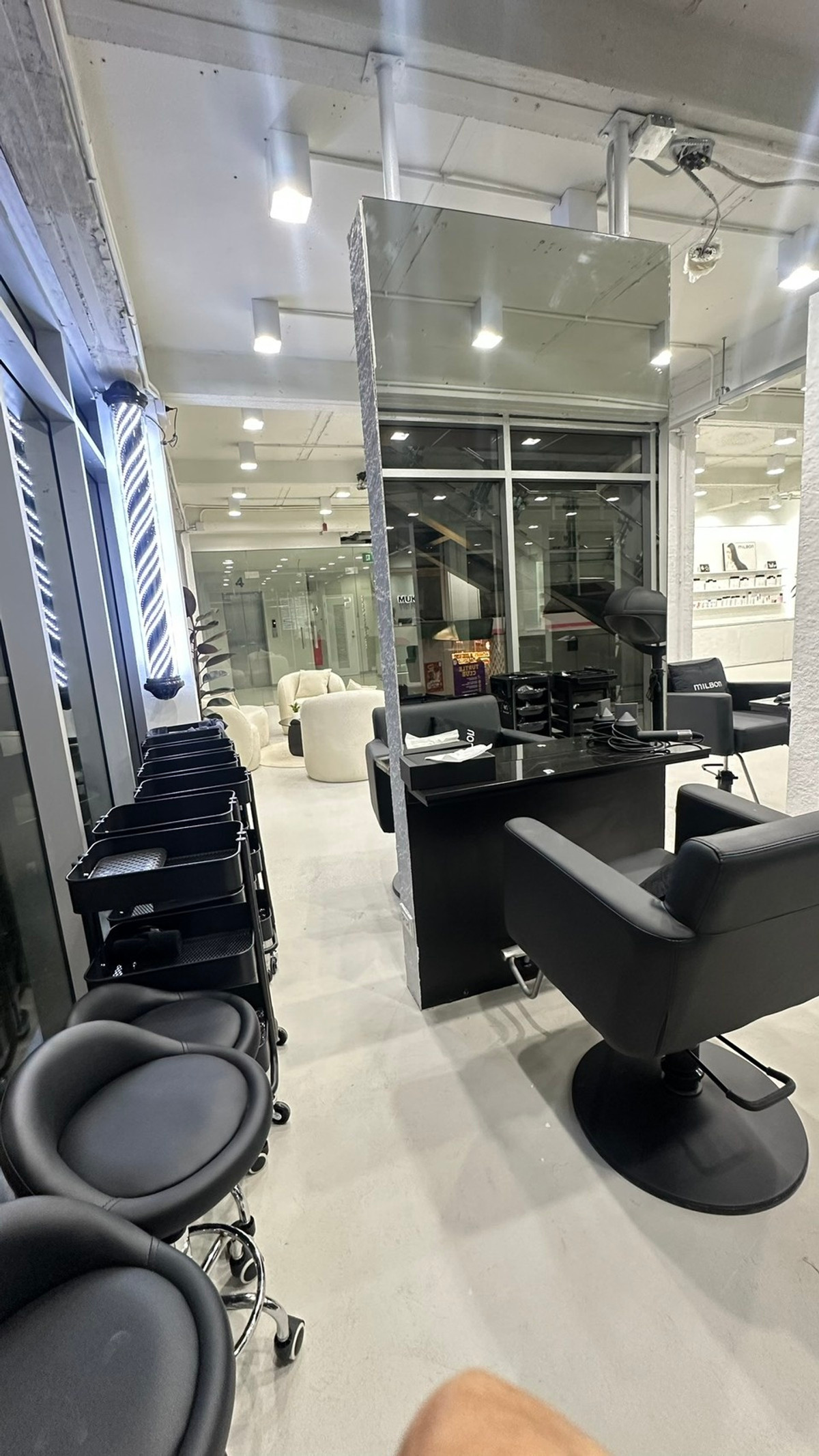 เซ้งร้านค้า/ตลาดนัดอ่อนนุช อุดมสุข : เซ้งร้านทำผม ขนาดใหญ่ ติด BTS พระโขนง ใกล้เกทเวย์ เอกมัย และทองหล่อ