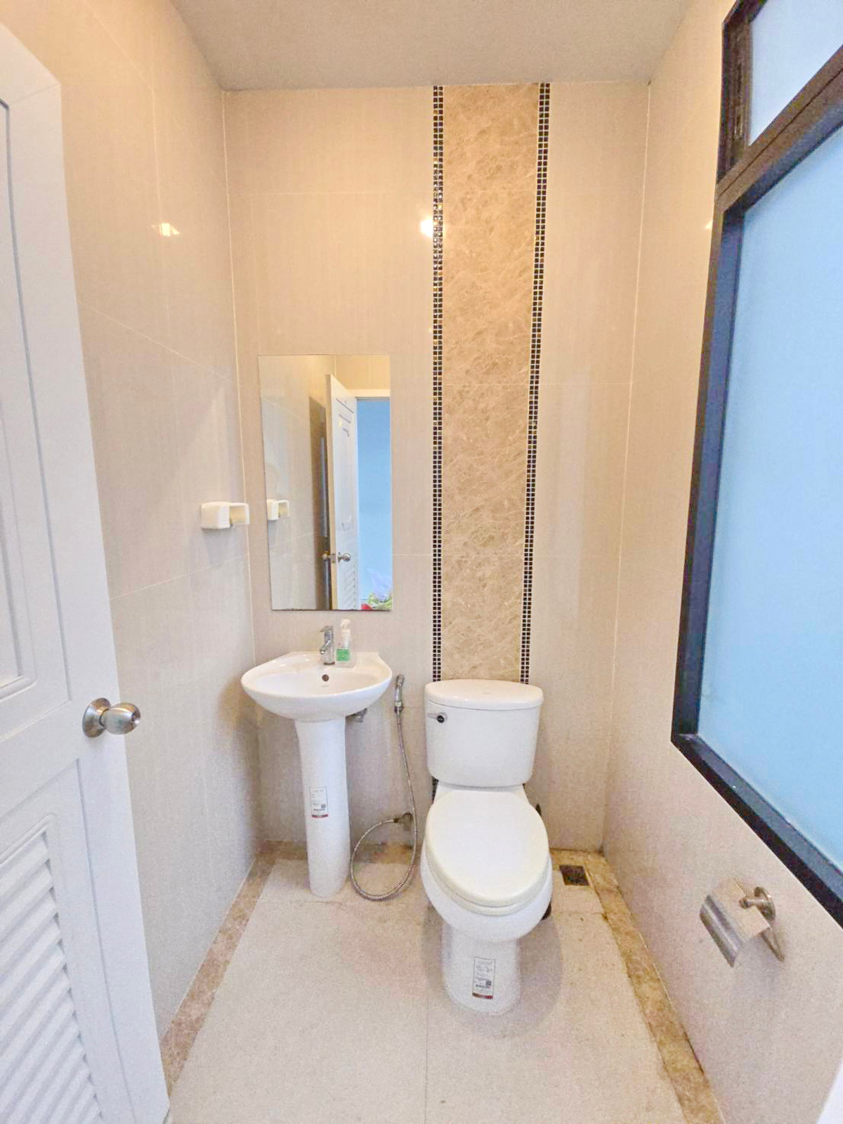 ให้เช่าอาคารพาณิชย์นวมินทร์ รามอินทรา : ให้เช่า  โฮมออฟฟิศ 4 ชั้น ถนนรามอินทรา109(พระยาสุเรนทร์)