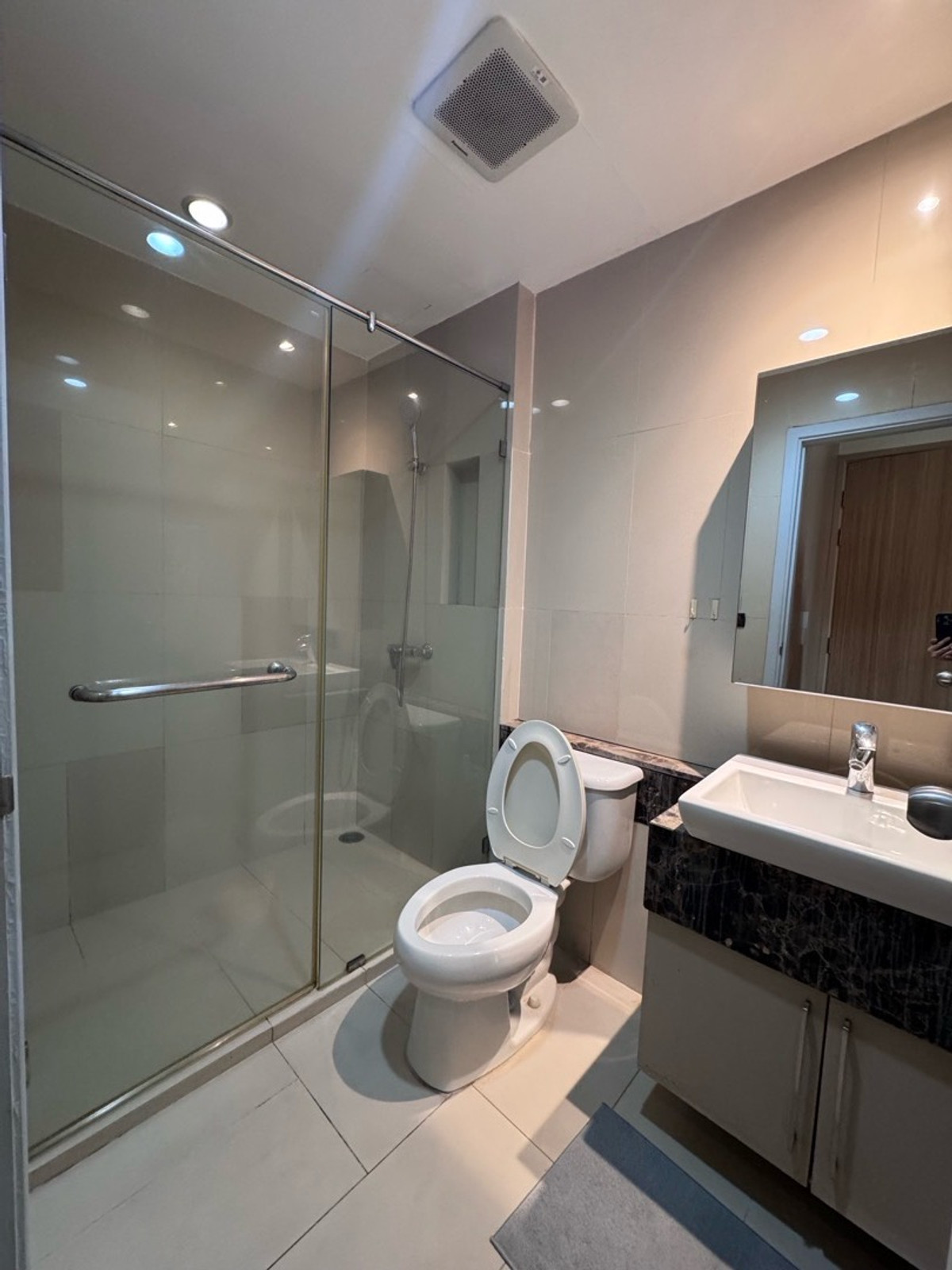 For RentCondoWongwianyai, Charoennakor : Fuse Sathorn Taksin Condo next to BTS Wongwian Yai, 1 bedroom, available for rent, 13,000/month.