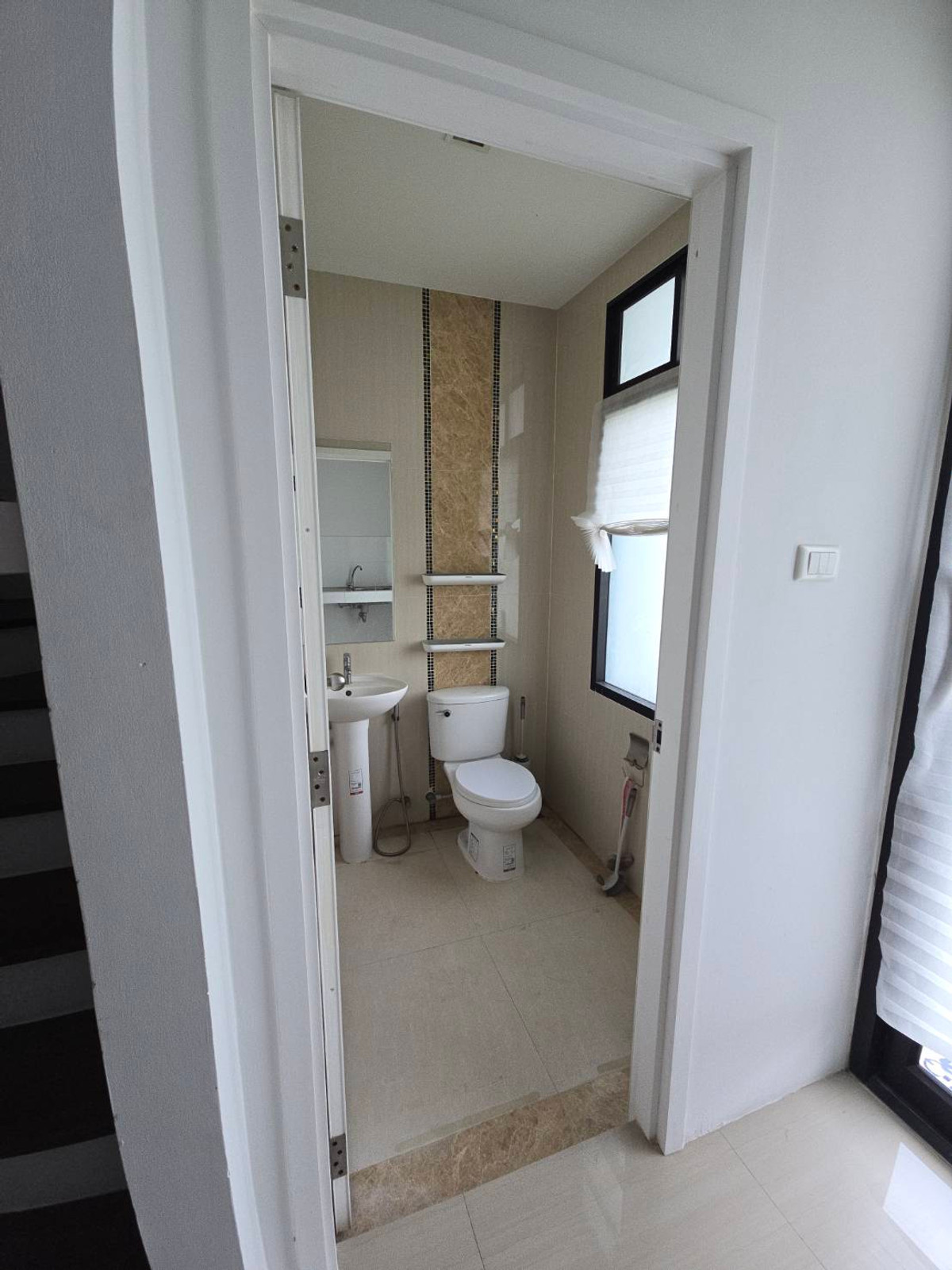 ให้เช่าอาคารพาณิชย์นวมินทร์ รามอินทรา : ให้เช่า  โฮมออฟฟิศ 4 ชั้น ถนนรามอินทรา109(พระยาสุเรนทร์)