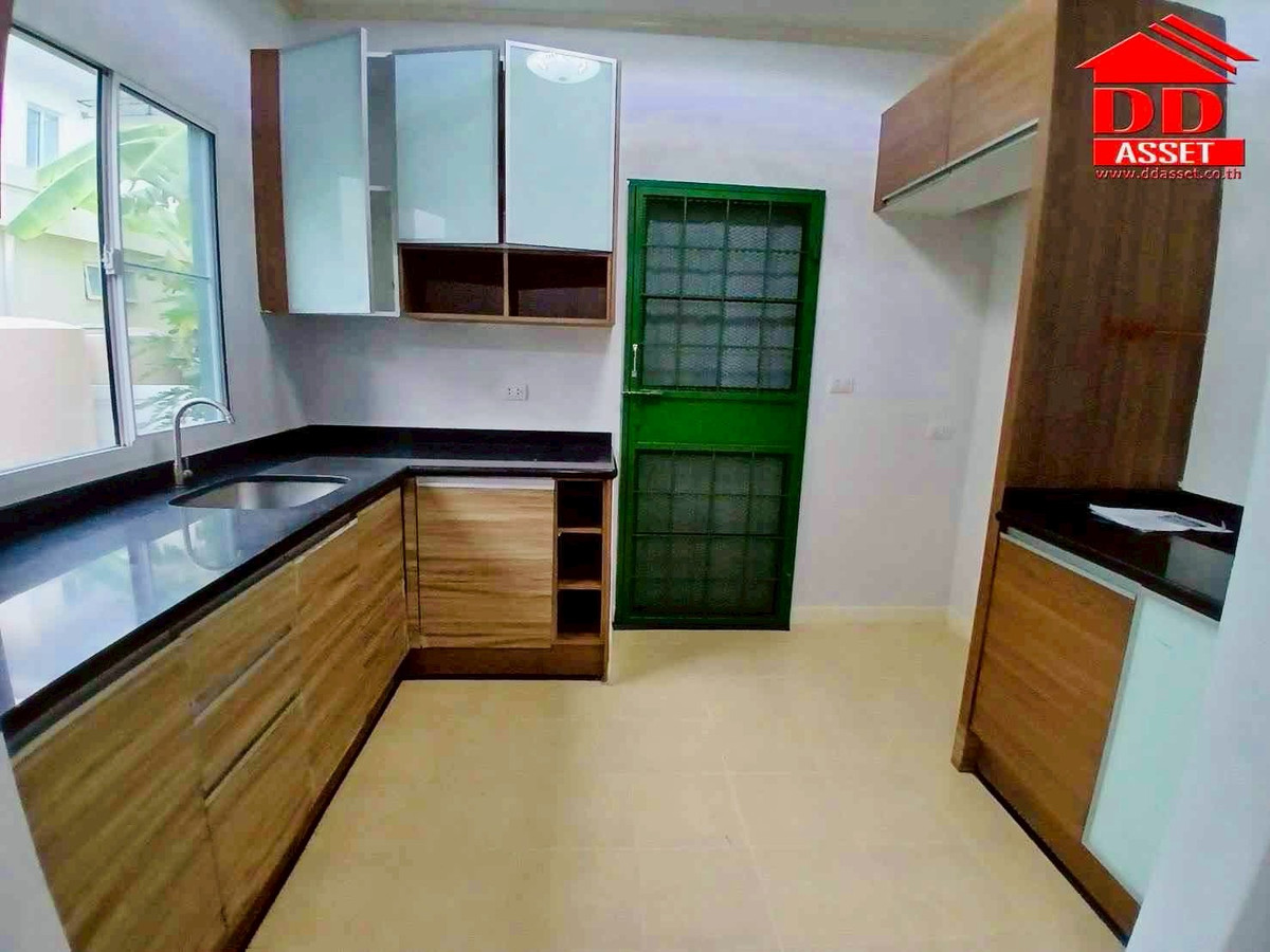 For RentHouseMin Buri, Romklao : For rent, Passorn Village 13 Soi Suwinthawong 86 Code: H8282