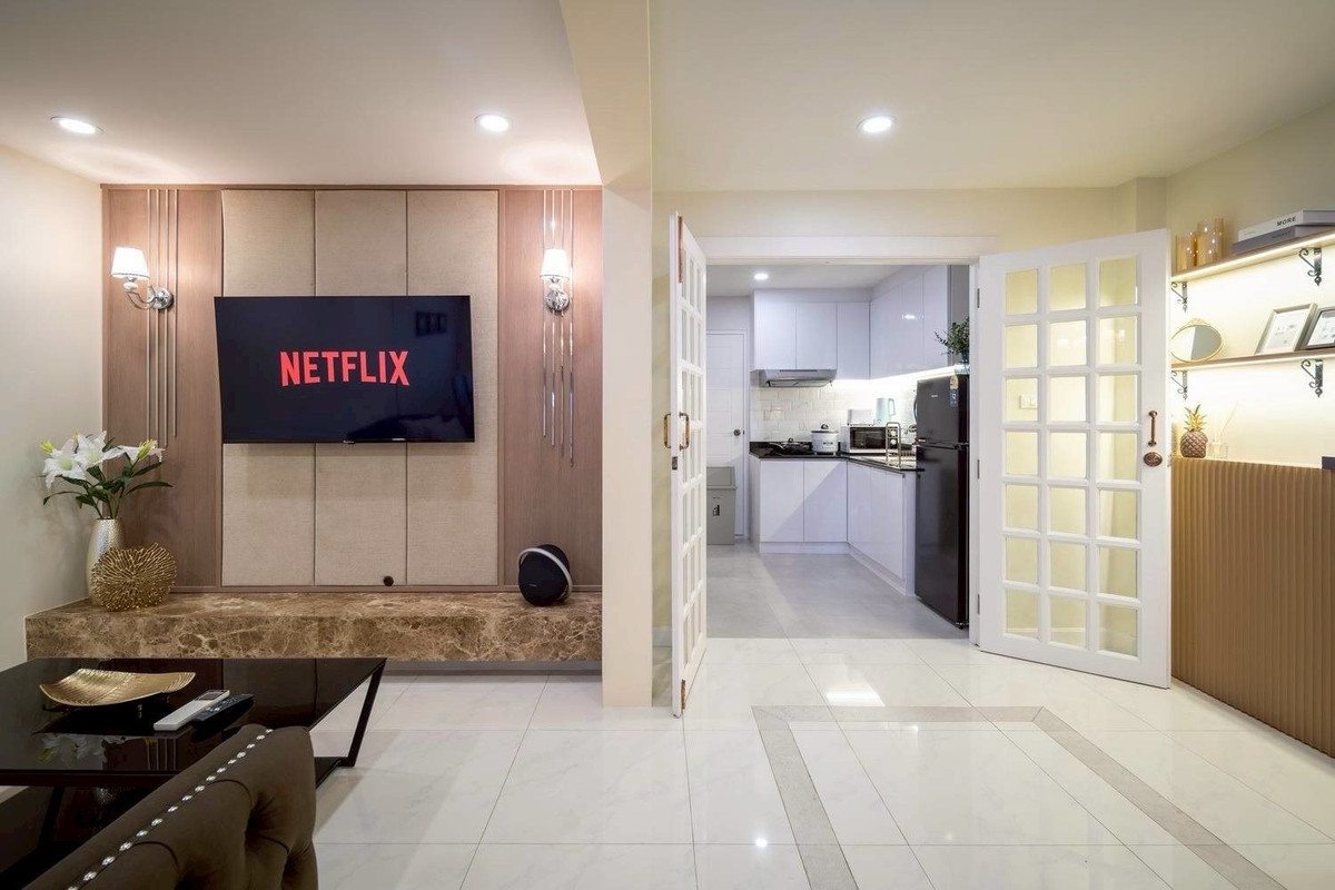 ขายทาวน์โฮมเยาวราช บางลำพู : ทาวน์เฮ้าส์ใกล้เยาวราช 4 ชั้น พร้อมดาดฟ้า แต่งเต็ม เฟอร์ครบ เข้าอยู่ได้เลย