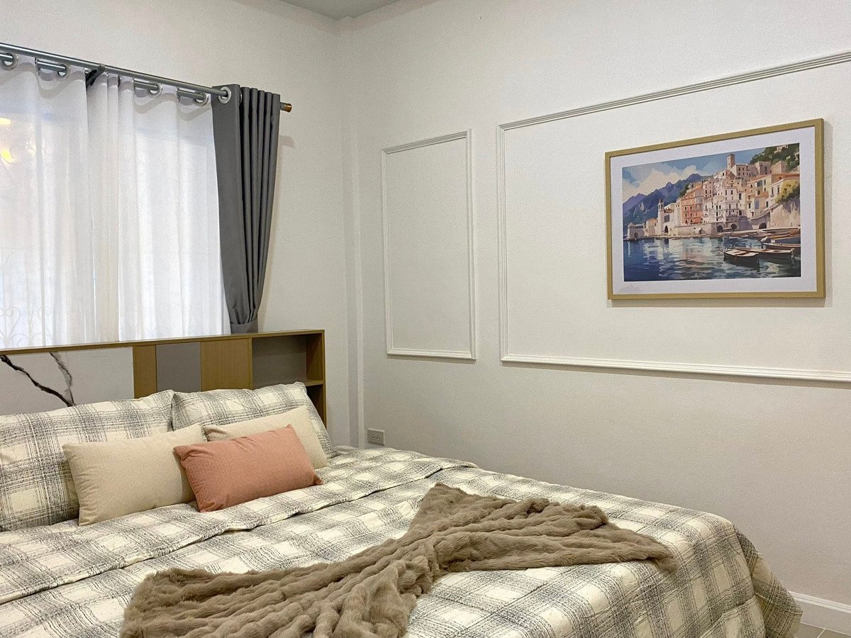 For SaleTownhomePattaya, Bangsaen, Chonburi : Rattanakorn Village 1-2 / 2 Bedrooms (FOR SALE) BEWN100