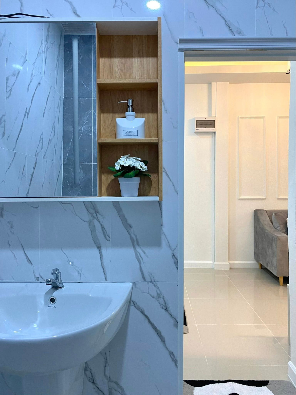 For SaleTownhomePattaya, Bangsaen, Chonburi : Rattanakorn Village 1-2 / 2 Bedrooms (FOR SALE) BEWN100