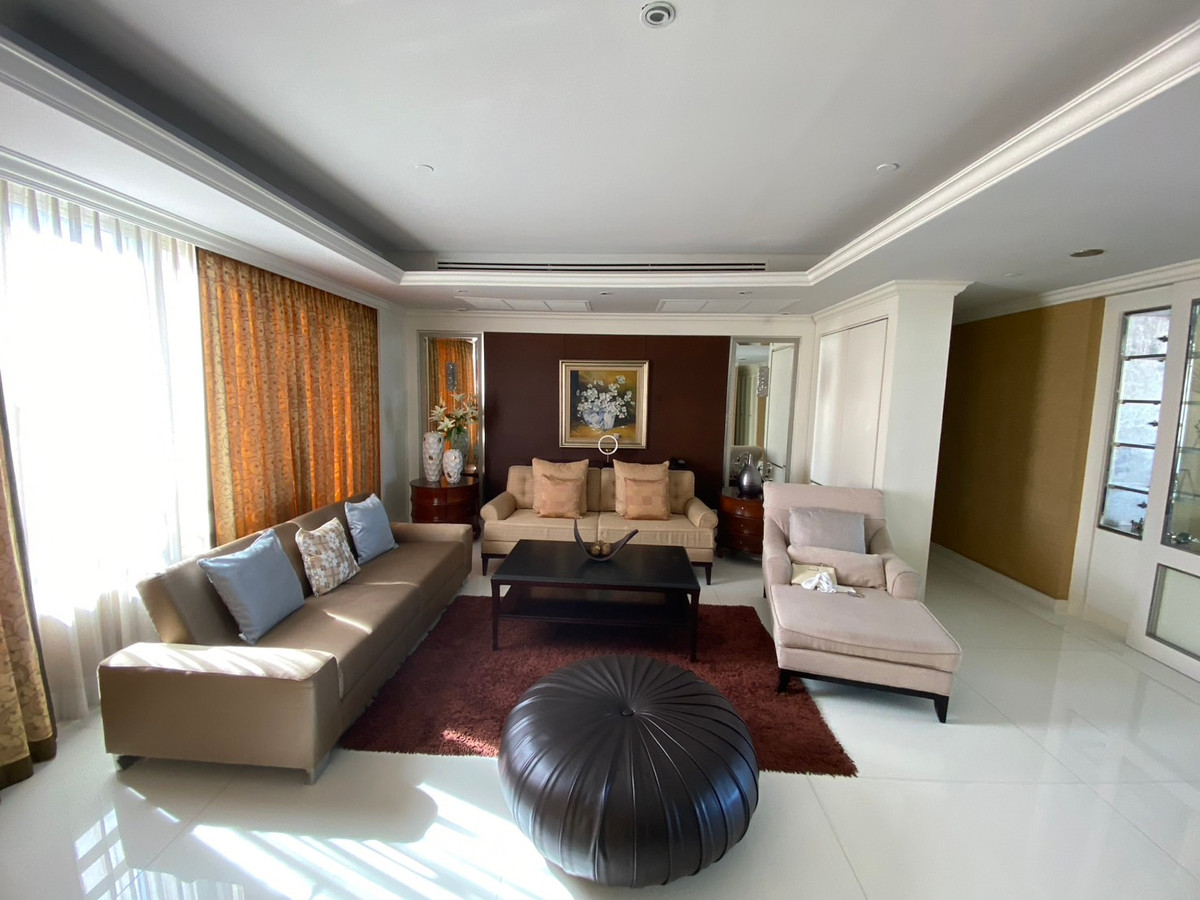 For RentCondoSukhumvit, Asoke, Thonglor : Luxury condo 3 bedrooms 4 bathrooms in the heart of Thonglor | Hampton Thonglor 10Spacious area of 232 sq.m. near BTS ready to move in at only 140,000 THB/month.