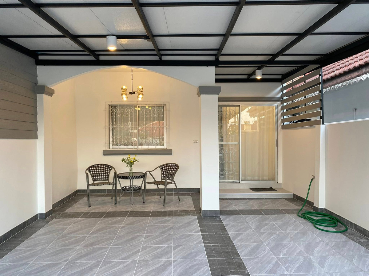 For SaleTownhomePattaya, Bangsaen, Chonburi : Rattanakorn Village 1-2 / 2 Bedrooms (FOR SALE) BEWN100