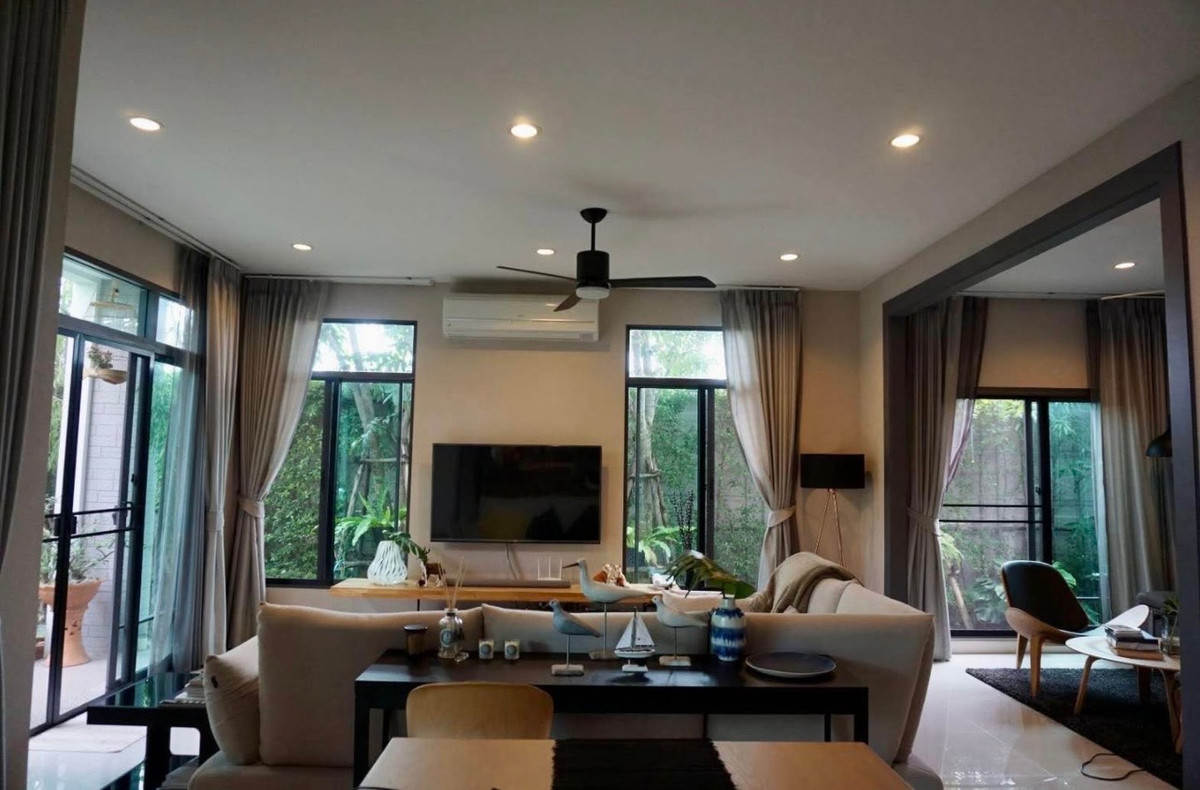 For RentHousePattanakan, Srinakarin : Single house for rent, The Palm Phatthanakan Luxury Village, near Thonglor, just 20 minutes.