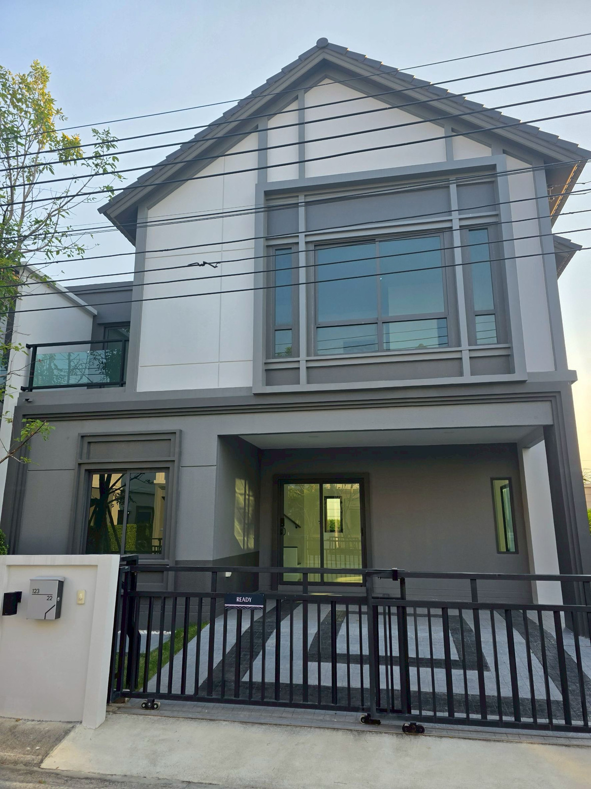 For SaleSamut Prakan,Samrong : Twin-function house, detached house, 4 bedrooms, King Kaew, near Suvarnabhumi, 7.99 million baht, free transfer.