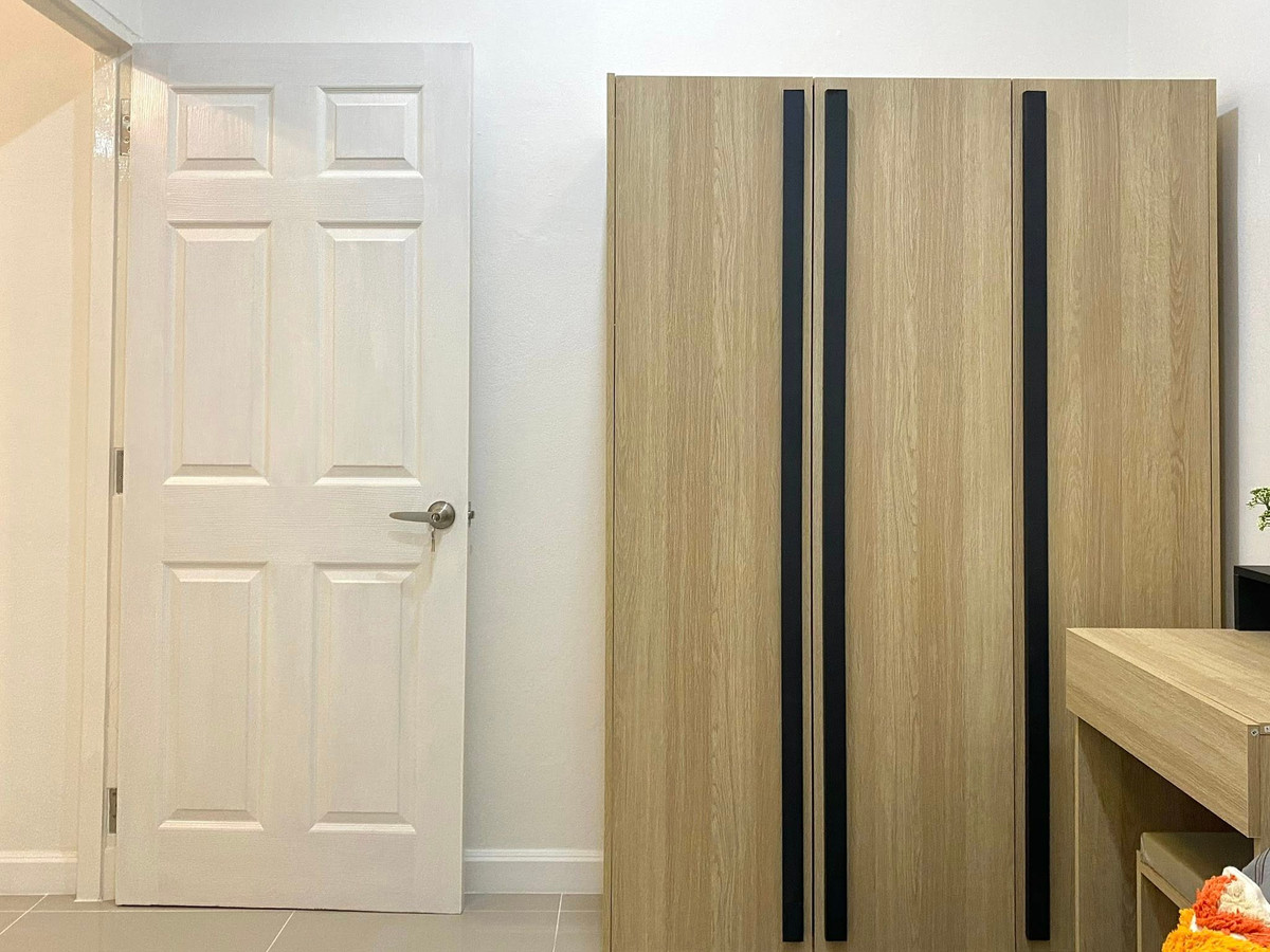 For SaleTownhomePattaya, Bangsaen, Chonburi : Rattanakorn Village 1-2 / 2 Bedrooms (FOR SALE) BEWN100