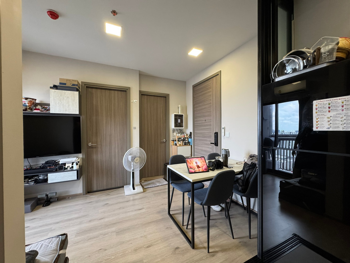 ขายคอนโดบางซื่อ วงศ์สว่าง เตาปูน : Urgent!! Secret Room!! ขายด่วน!! ห้องมุมชั้นสูงไม่ติดใคร ราคาพิเศษ!! ไพรเวซี่ เตาปูน อินเตอร์เชนจ์ บางซื่อ เตาปูน