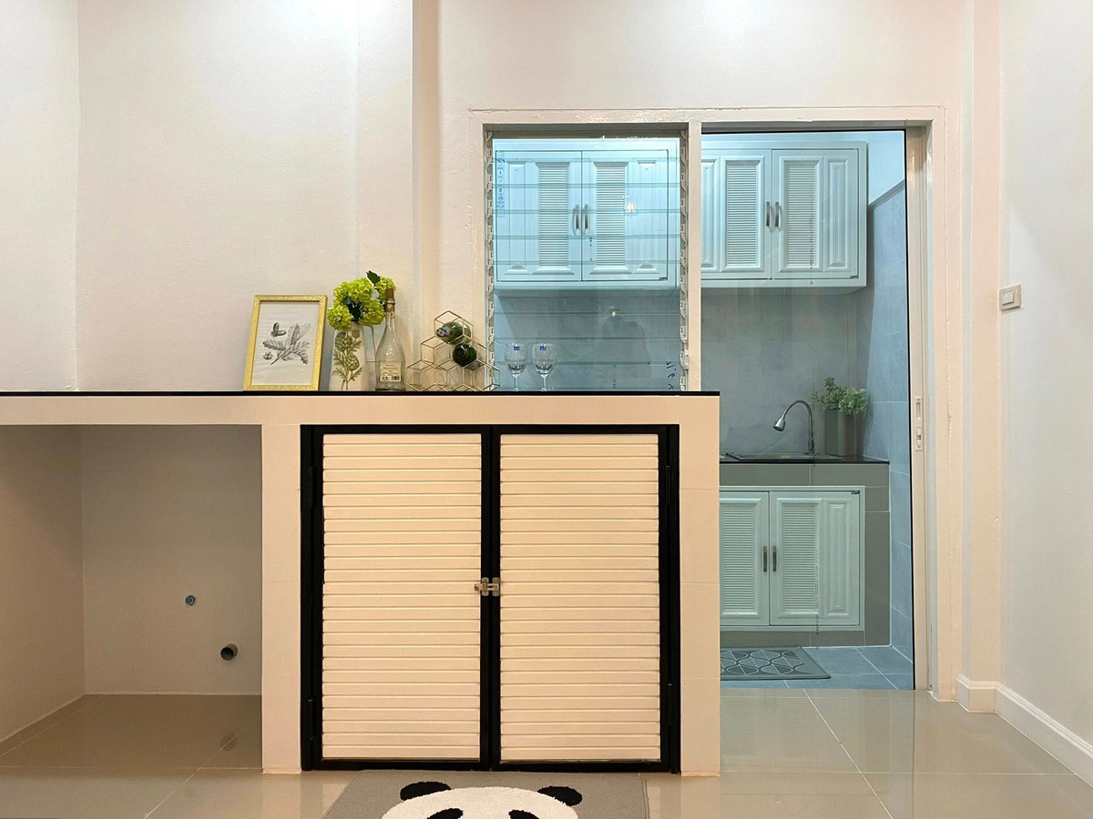 For SaleTownhomePattaya, Bangsaen, Chonburi : Rattanakorn Village 1-2 / 2 Bedrooms (FOR SALE) BEWN100