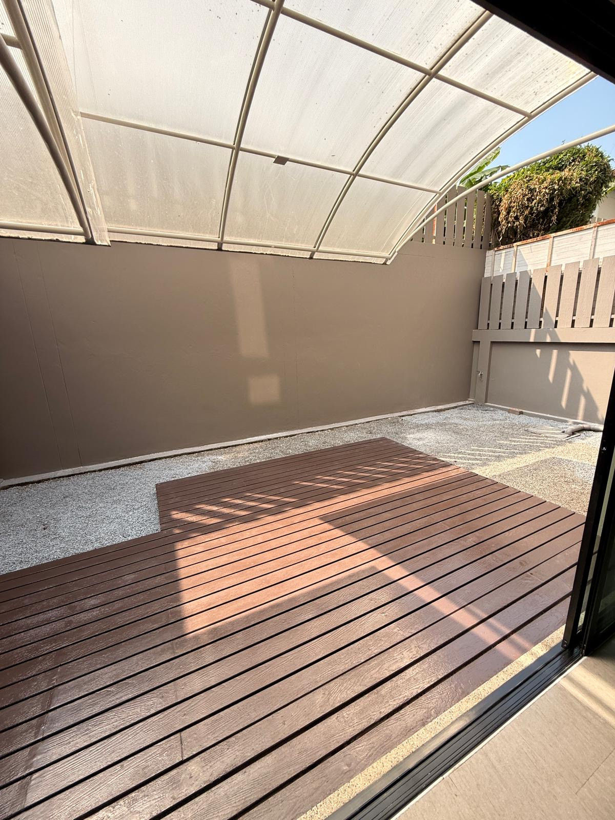 For RentHome OfficePattanakan, Srinakarin : For rent: Home Office / Townhome Noble Cube Phatthanakan, newly renovated, near the garden.