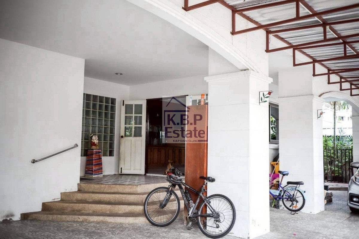 ขายบ้านสาทร นราธิวาส : ขสยบ้านย่านสาทร-เซนต์หลุยส์ หั่นราคาทำเลทอง 63.70 ตร.วา 700ตรม 