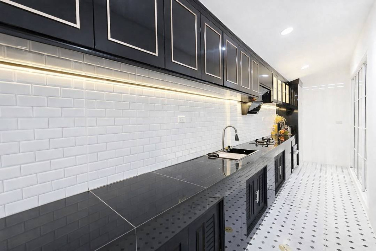 For RentHousePattaya, Bangsaen, Chonburi : Single house Lalin Soi Nen Phlap Wan / 4 bedrooms (FOR RENT) BEWN104