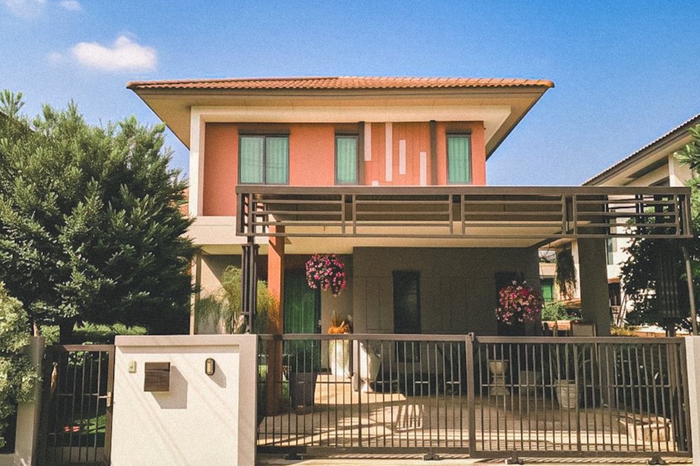 For SaleHouseOnnut, Udomsuk : 🔥Urgent Sale+🔥 Burasiri Wongwaen-Onnut, near Airport Link Lat Krabang station. Fully furnished and ready to move in.