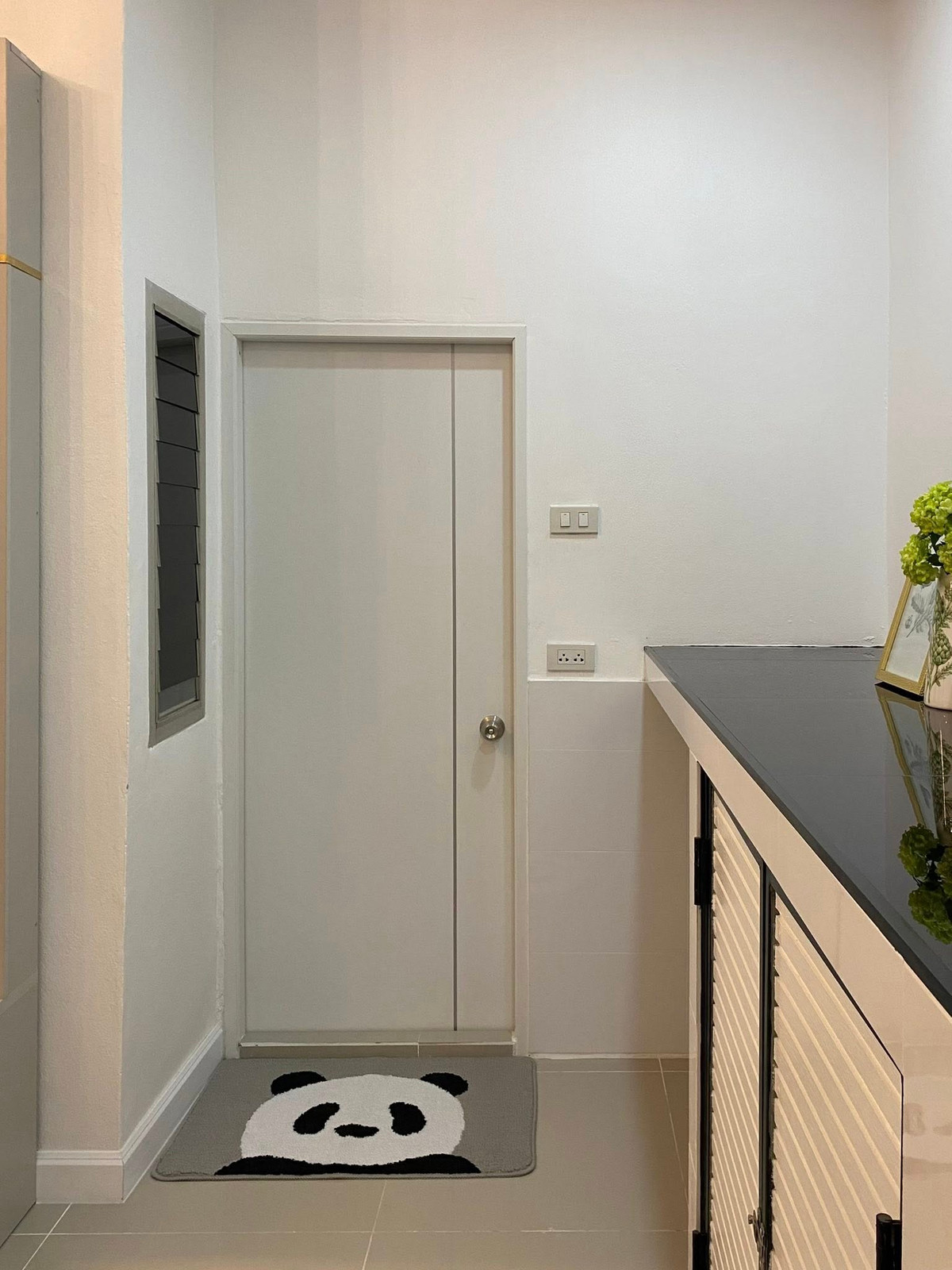 For SaleTownhomePattaya, Bangsaen, Chonburi : Rattanakorn Village 1-2 / 2 Bedrooms (FOR SALE) BEWN100