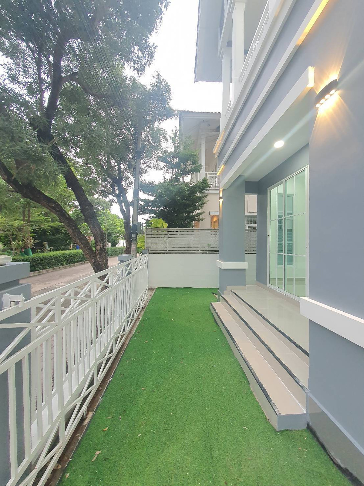 ขายบ้านลาดกระบัง สุวรรณภูมิ : 🏡 บ้านเดี่ยวทำเลศักยภาพ ติดถนนกาญจนาภิเษก ความลงตัวของ “ทำเล + พื้นที่ + ความสะดวก”