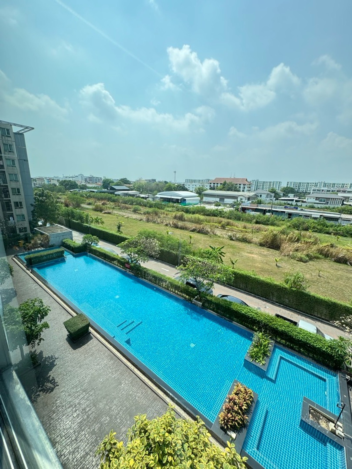 ขายคอนโดลาดกระบัง สุวรรณภูมิ : ผ่อนถูก ไอริสลาดกระบัง คอนโดใกล้สนามบิน