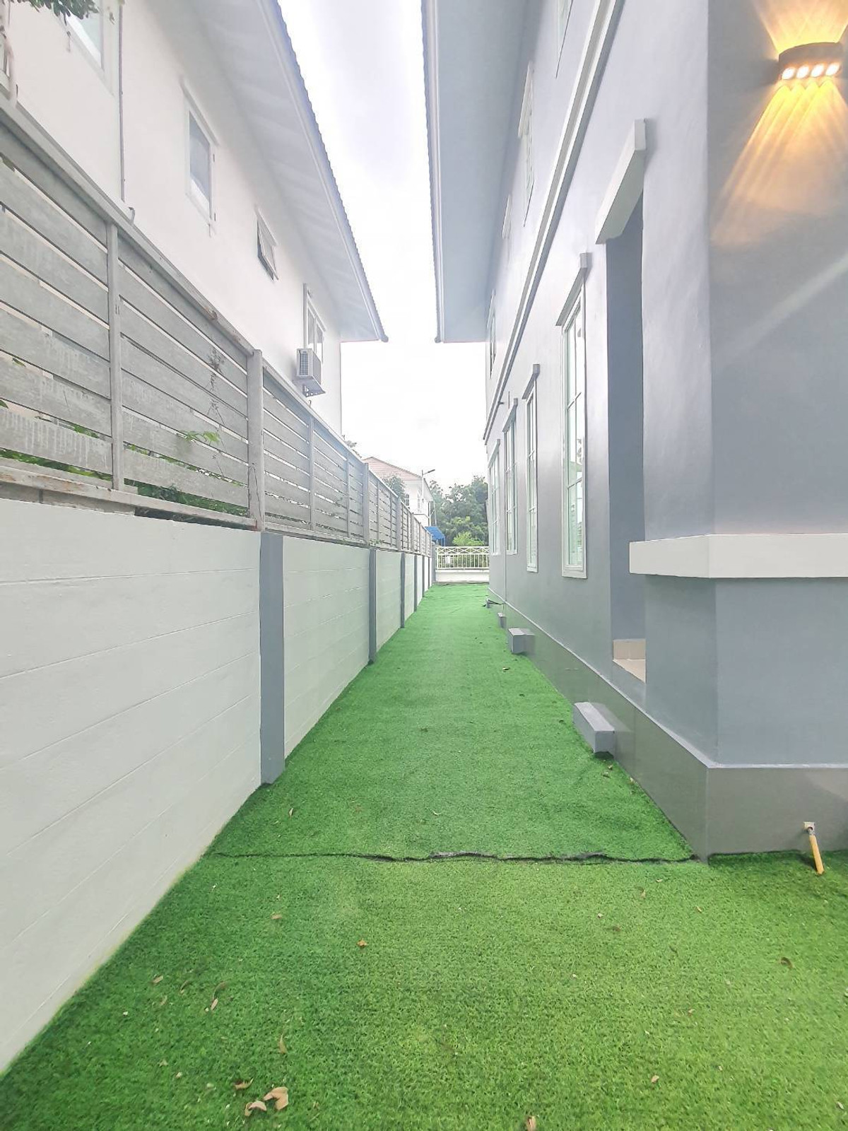 ขายบ้านลาดกระบัง สุวรรณภูมิ : 🏡 บ้านเดี่ยวทำเลศักยภาพ ติดถนนกาญจนาภิเษก ความลงตัวของ “ทำเล + พื้นที่ + ความสะดวก”