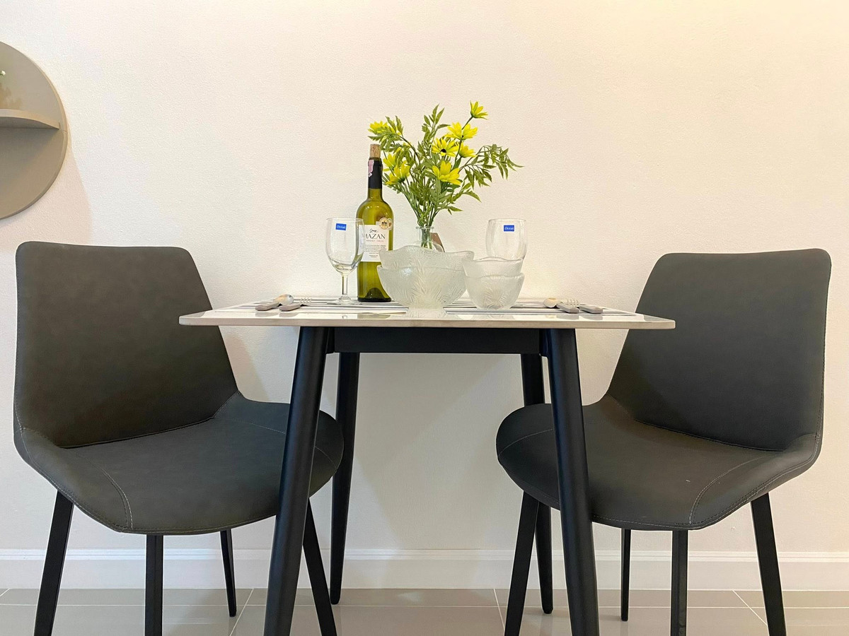 For SaleTownhomePattaya, Bangsaen, Chonburi : Rattanakorn Village 1-2 / 2 Bedrooms (FOR SALE) BEWN100